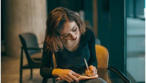 Young, Urban Girl Writing – Depositphotos_185013282_xl-2015